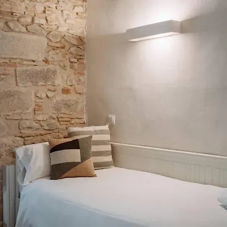Old Town Duplex With Character Apartment Girona