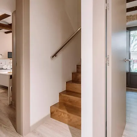 Old Town Duplex With Character 아파트 지로나