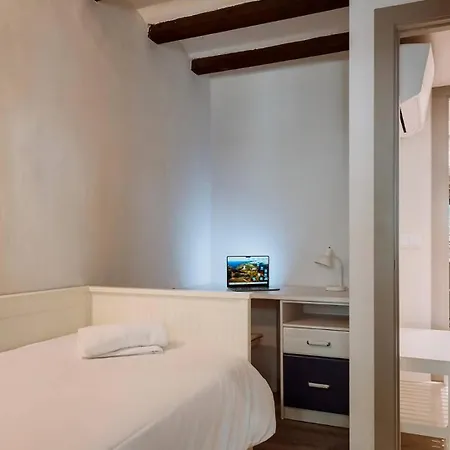 아파트 Old Town Duplex With Character 지로나