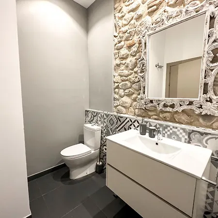 Old Town Duplex With Character Girona