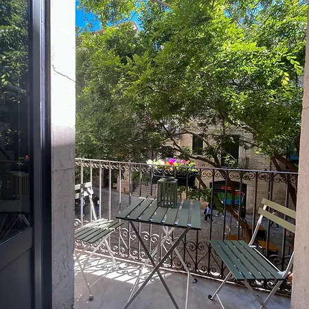 아파트 Old Town Duplex With Character *