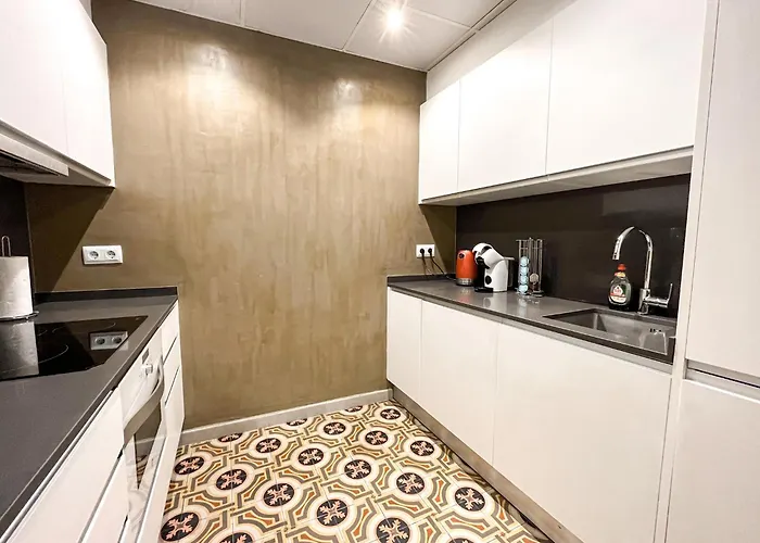 Old Town Duplex With Character * Жирона