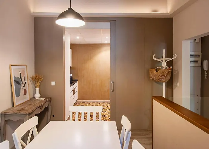 Old Town Duplex With Character Апартаменты