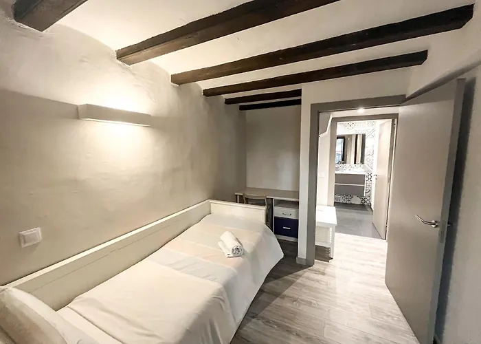 Апартаменты Old Town Duplex With Character