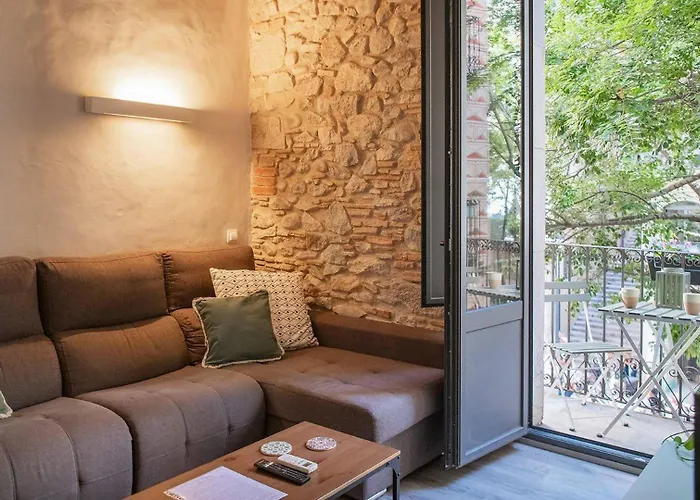 Old Town Duplex With Character خيرونا