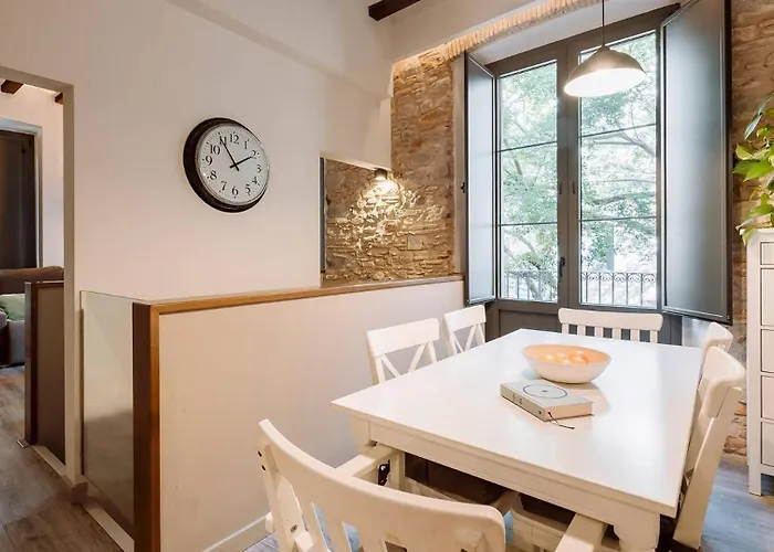Old Town Duplex With Character شقة