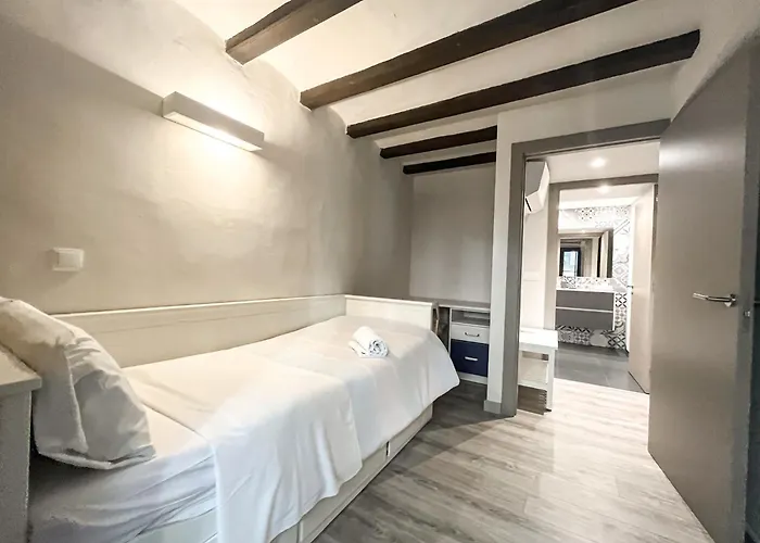 شقة Old Town Duplex With Character *